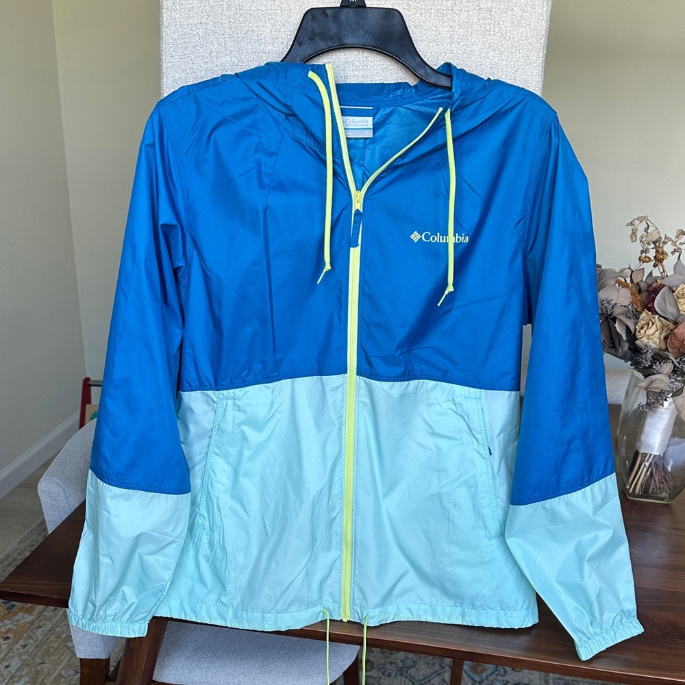 Columbia Womans Blue and Light Blue Jacket